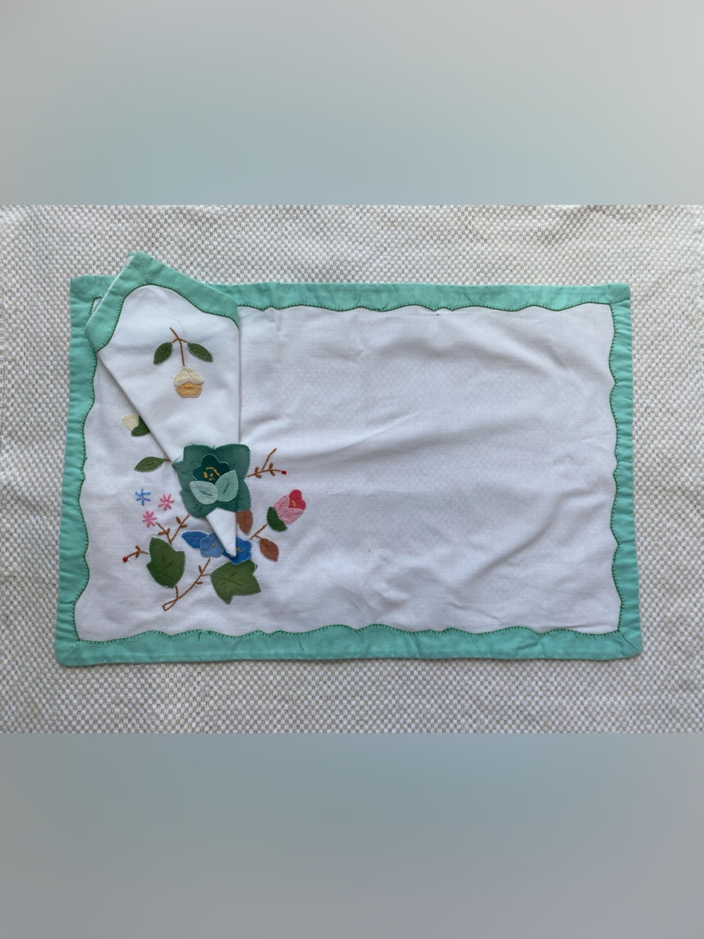 Vintage Set of 6 Embroidered Floral Placemats and 6 napkins with Mint Trim